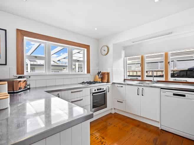 6 Shortland Street, Regent