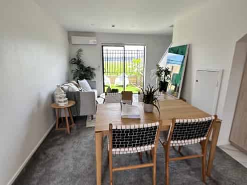 24H Yeovil Road, Te Atatu Peninsula