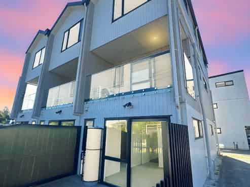 2/113 Te Atatu Road , Te Atatu South