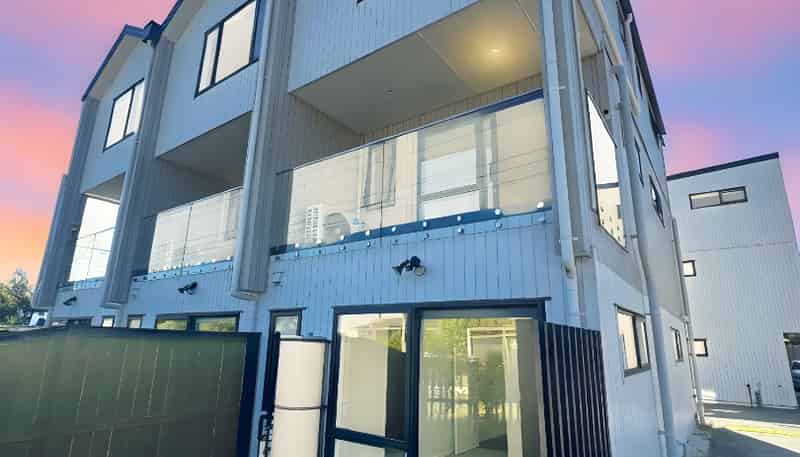 2/113 Te Atatu Road , Te Atatu South