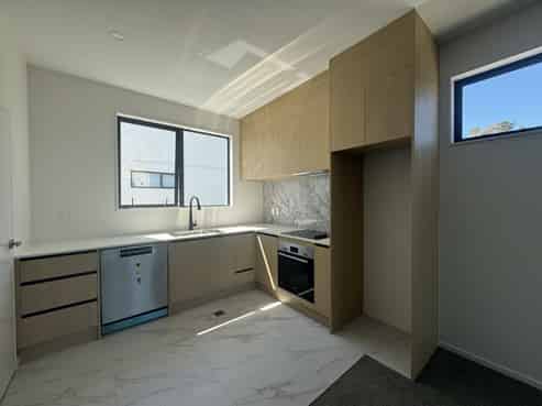 2/113 Te Atatu Road , Te Atatu South