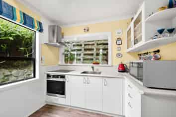 239a Whites Line East, Waiwhetu