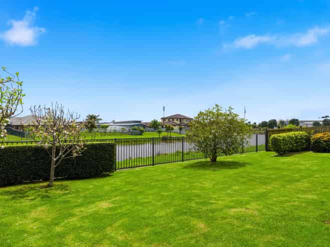 30 Tatahi Cove, Papamoa