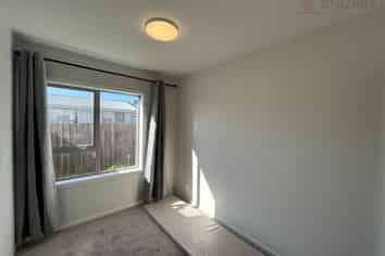 8/94 Huxley, Sydenham