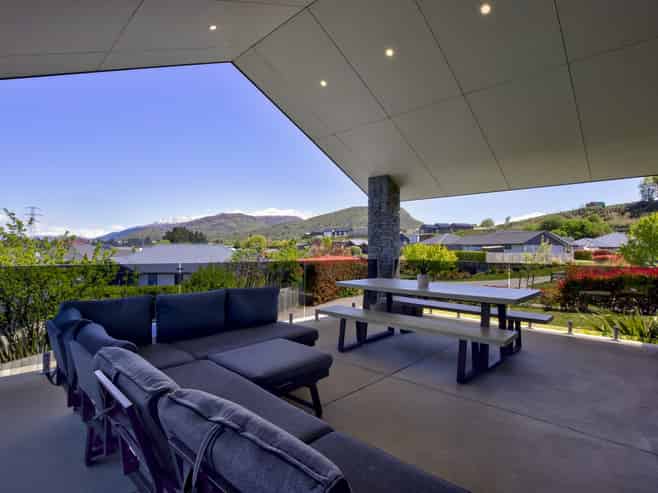 6 Oxfordshire Avenue, Lower Shotover