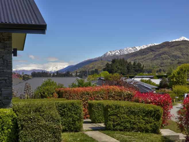 6 Oxfordshire Avenue, Lower Shotover