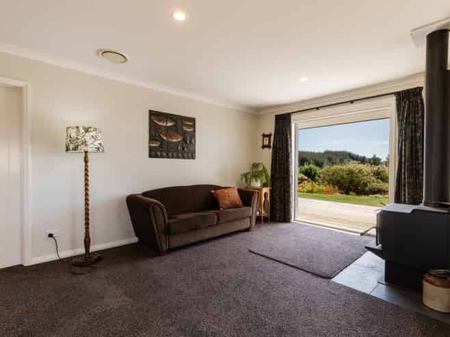 22 Eban Road, Redwood Valley