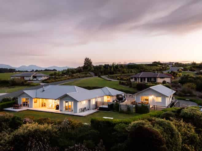 22 Eban Road, Redwood Valley