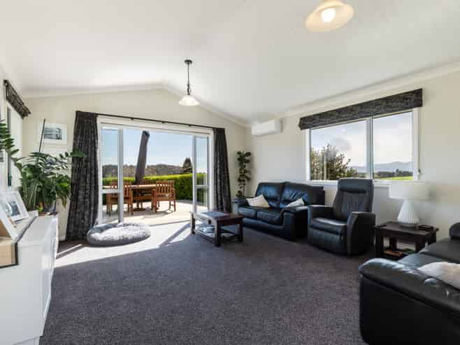 22 Eban Road, Redwood Valley