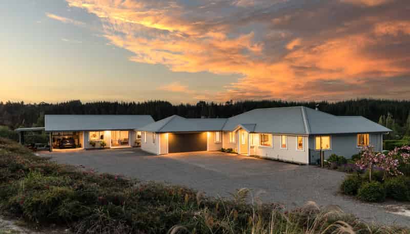 22 Eban Road, Redwood Valley