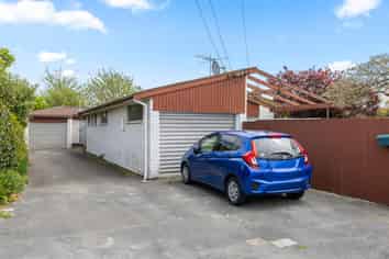  75A, 75B, 77 Bryndwr Road, Bryndwr