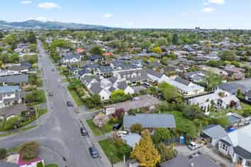  75A, 75B, 77 Bryndwr Road, Bryndwr