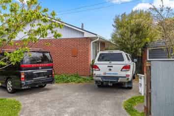  75A, 75B, 77 Bryndwr Road, Bryndwr