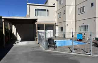 9/208 Lake Terrace, Waipahihi