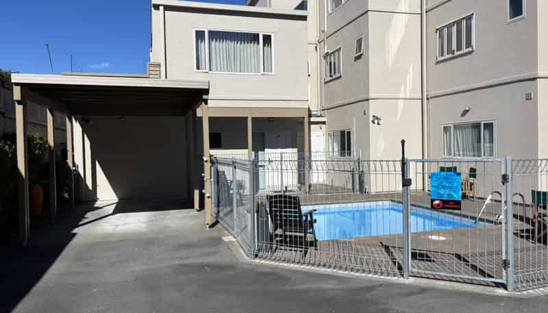 9/208 Lake Terrace, Waipahihi