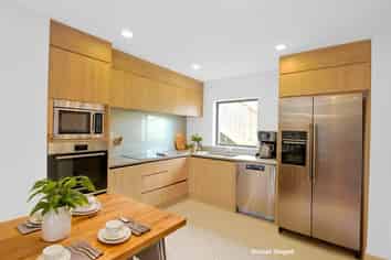 44D Cyclarama Crescent, Massey