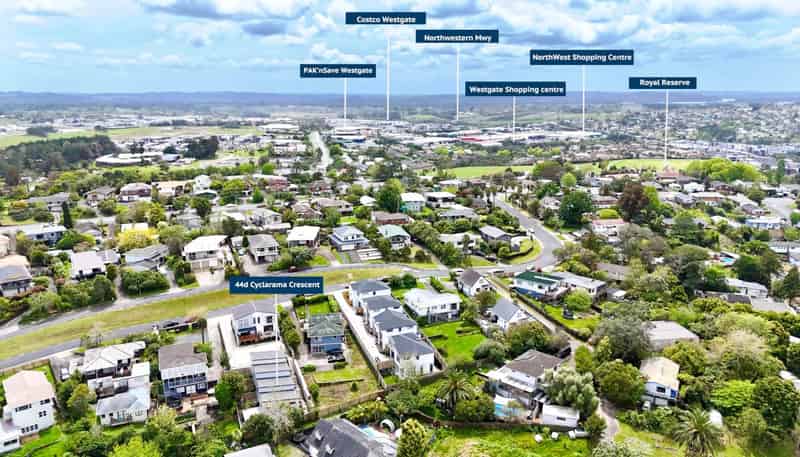 44D Cyclarama Crescent, Massey