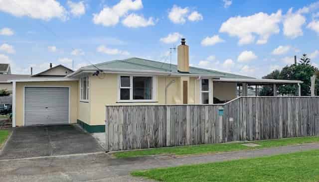 29  Linklater Avenue , Foxton Beach