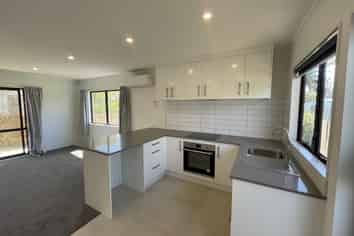 35B Tarata Crescent, Mangere Bridge