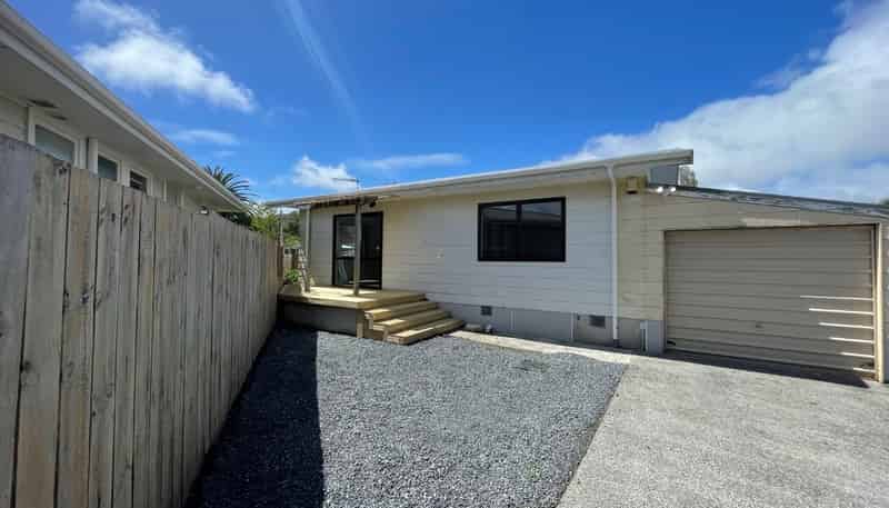 35B Tarata Crescent, Mangere Bridge