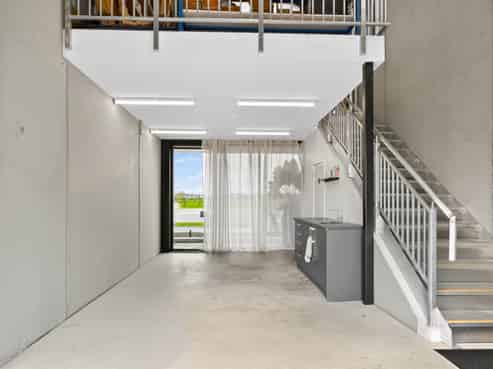 AFFORDABLE WORKSHOP / SHOWROOM

 
