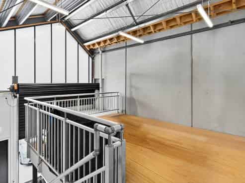 AFFORDABLE WORKSHOP / SHOWROOM

 
