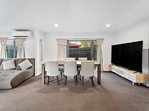 2 Whitbourne Heights, The Gardens
