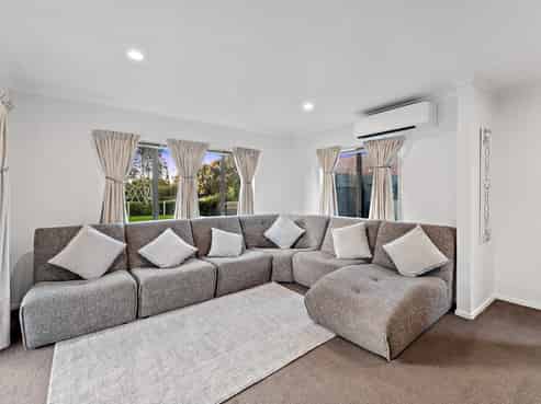 2 Whitbourne Heights, The Gardens