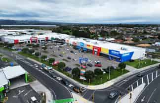 Exceptional Bulk Retail Complex