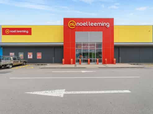 Exceptional Bulk Retail Complex