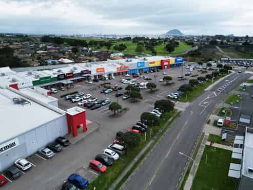 Exceptional Bulk Retail Complex