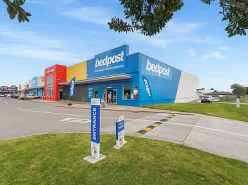 Exceptional Bulk Retail Complex