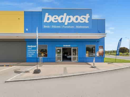 Exceptional Bulk Retail Complex