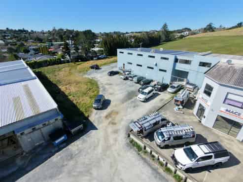 WOODCOCKS INDUSTRIAL 830M² ON 3237M² YARD
