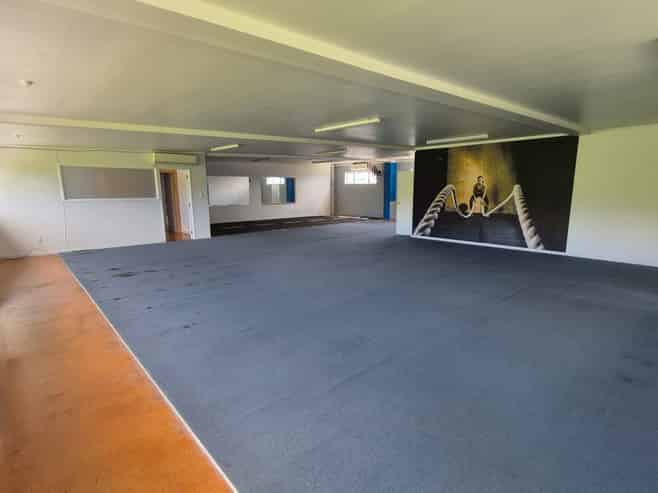 WOODCOCKS INDUSTRIAL 830M² ON 3237M² YARD
