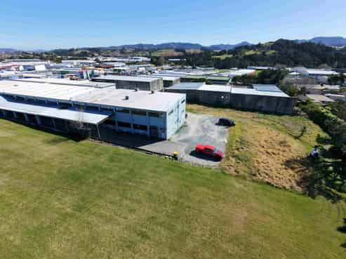 WOODCOCKS INDUSTRIAL 830M² ON 3237M² YARD
