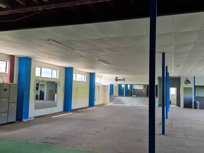 WOODCOCKS INDUSTRIAL 830M² ON 3237M² YARD
