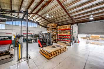 Freehold Investment – New 6-year Lease