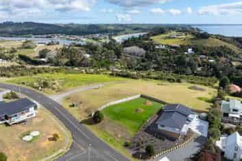 79 Stratford Drive, Cable Bay