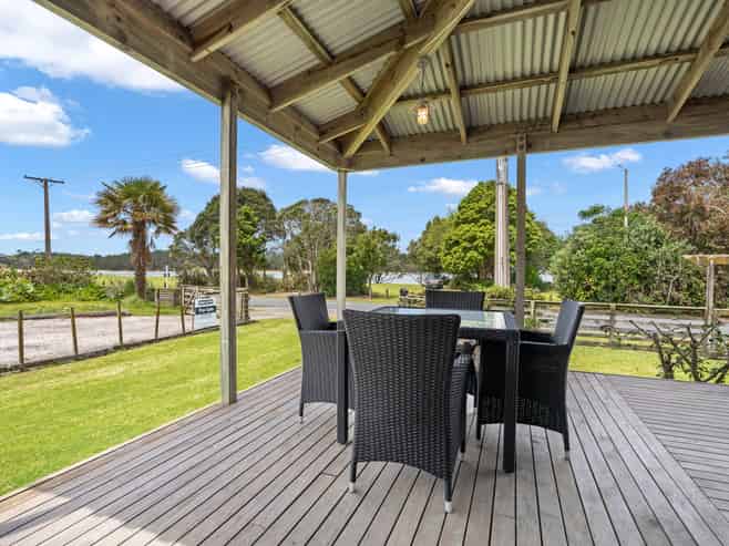 2173 Whananaki North Road, Whananaki