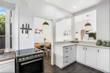 2/18 Reid Road, New Lynn