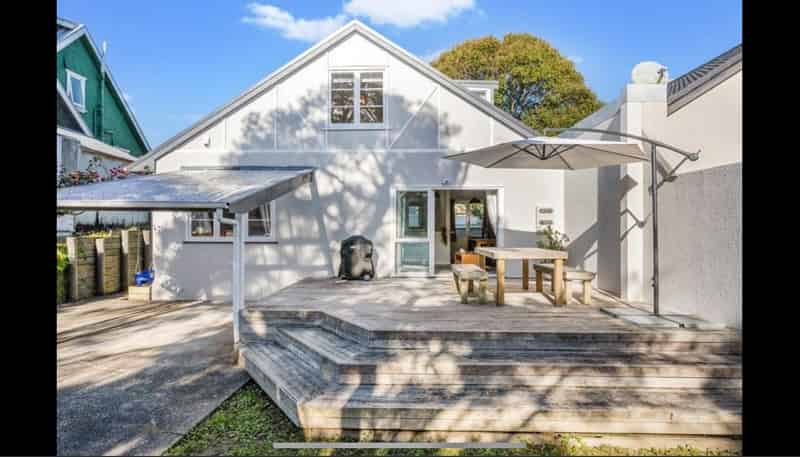 2/18 Reid Road, New Lynn