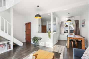 2/18 Reid Road, New Lynn