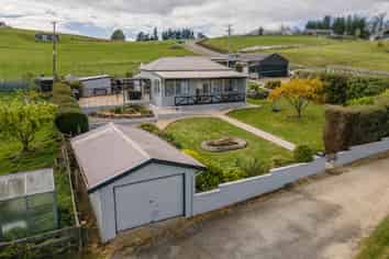 90 Parsons Road, Weston