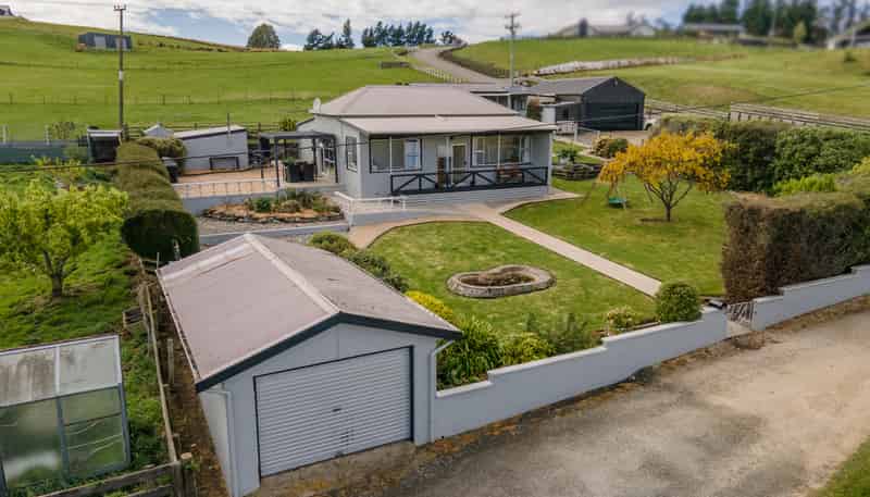 90 Parsons Road, Weston