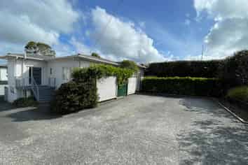 79 Hobsonville Road, West Harbour