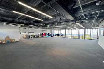 Premium Office with Sea & Sky Tower Views