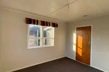 27 Main Road, Makaraka