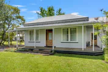 14 Uawa Parade, Tolaga Bay
