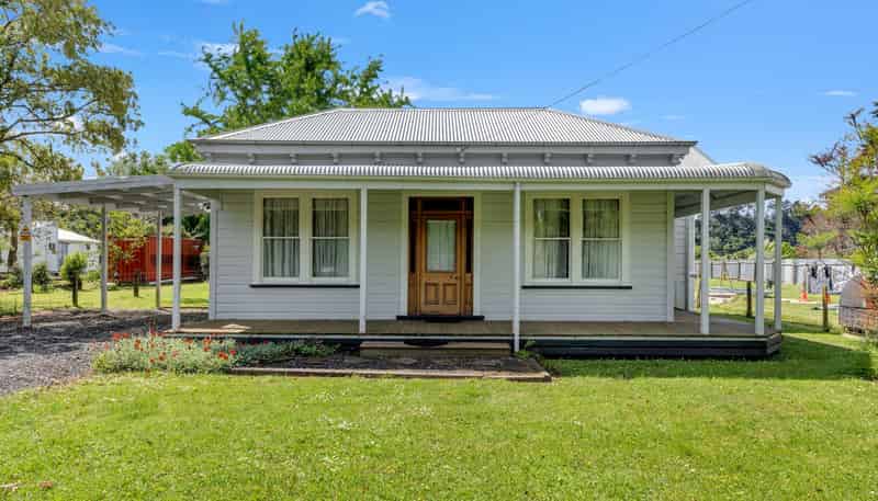 14 Uawa Parade, Tolaga Bay